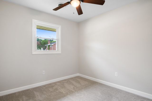 6890 Riverbend DR, Fairlawn, VA 24141