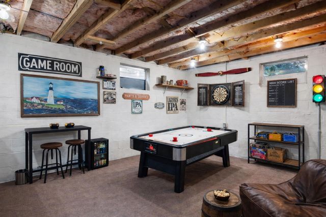 6890 Riverbend DR, Fairlawn, VA 24141