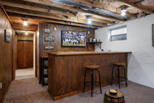 6890 Riverbend DR, Fairlawn, VA 24141