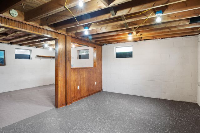 6890 Riverbend DR, Fairlawn, VA 24141