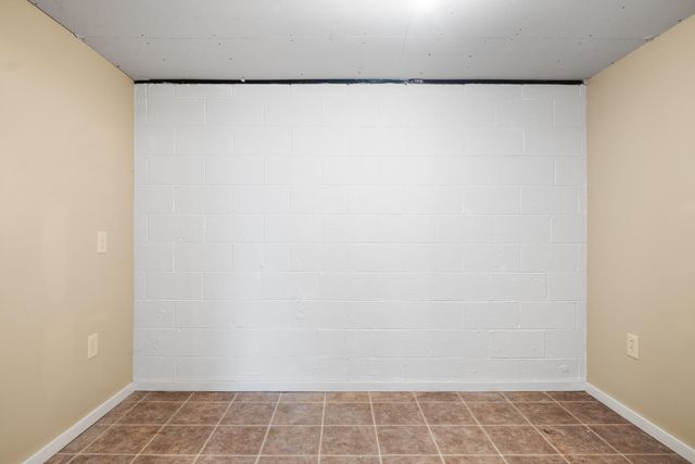 6890 Riverbend DR, Fairlawn, VA 24141