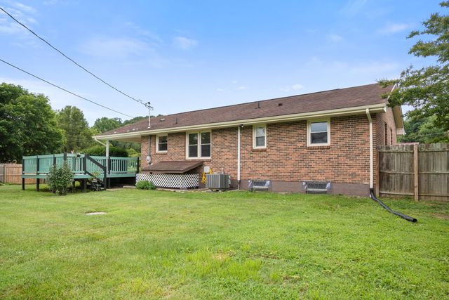 6890 Riverbend DR, Fairlawn, VA 24141