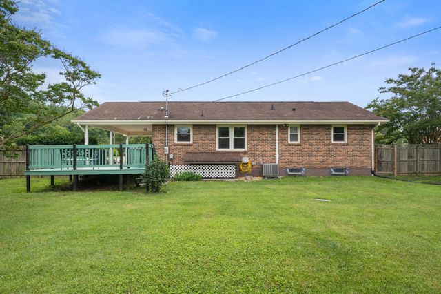 6890 Riverbend DR, Fairlawn, VA 24141