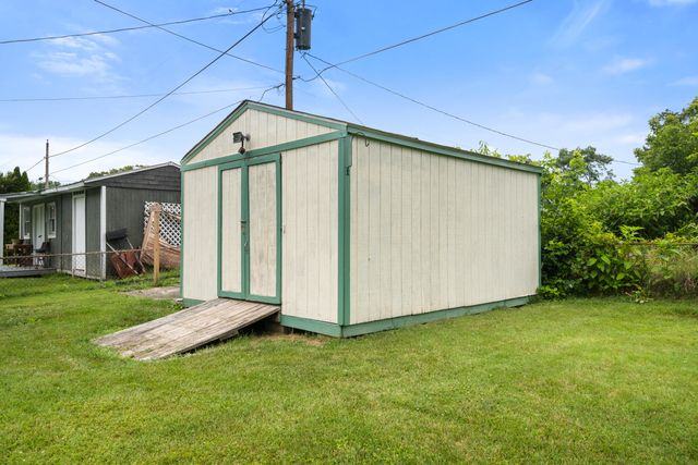 6890 Riverbend DR, Fairlawn, VA 24141