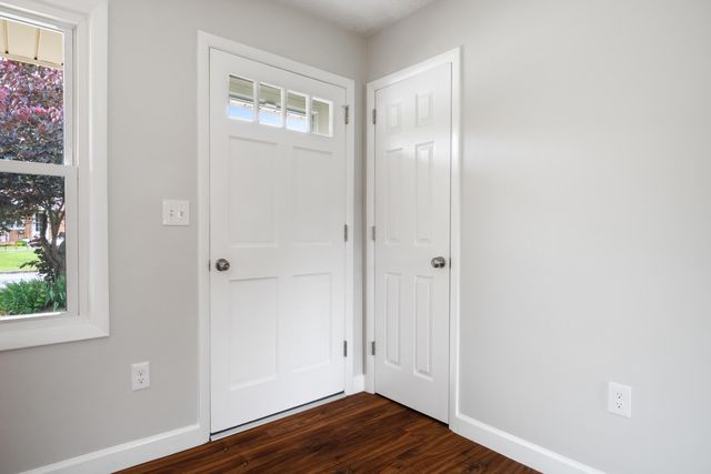 6890 Riverbend DR, Fairlawn, VA 24141