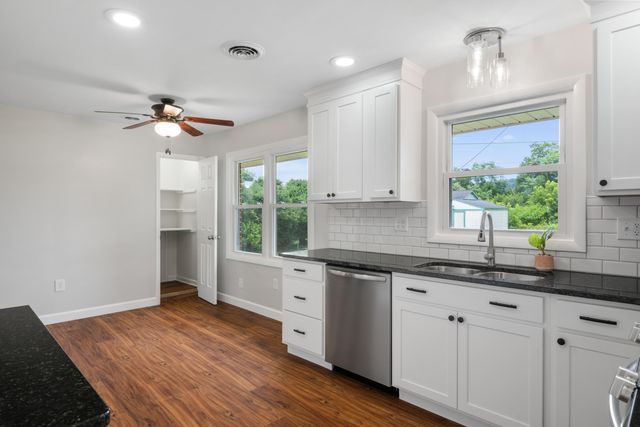 6890 Riverbend DR, Fairlawn, VA 24141