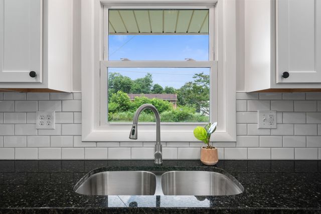 6890 Riverbend DR, Fairlawn, VA 24141