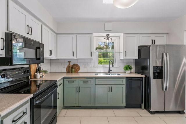 2966 Mildred Drive, Roseville, MN 55113