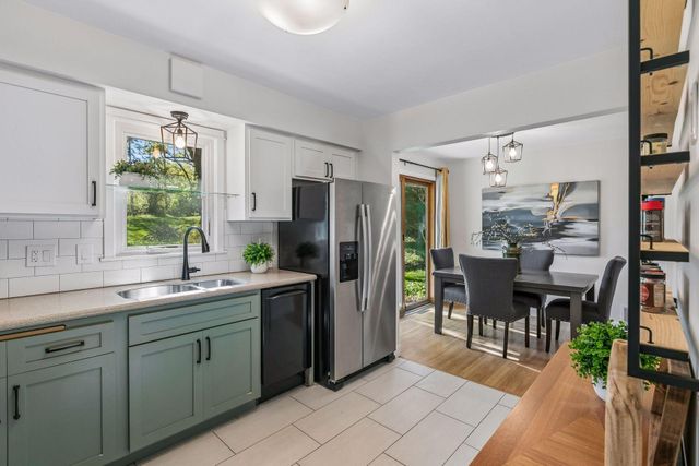 2966 Mildred Drive, Roseville, MN 55113