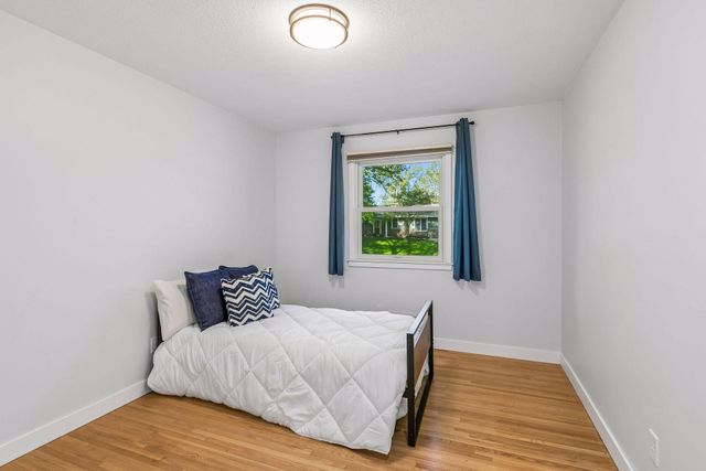 2966 Mildred Drive, Roseville, MN 55113
