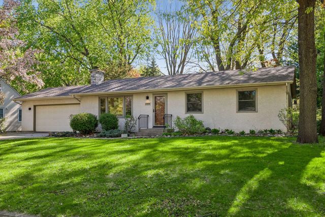 2966 Mildred Drive, Roseville, MN 55113