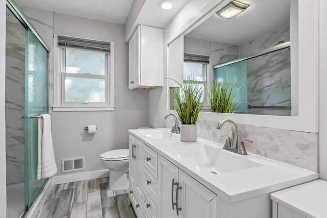 2966 Mildred Drive, Roseville, MN 55113