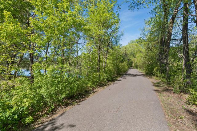 2966 Mildred Drive, Roseville, MN 55113