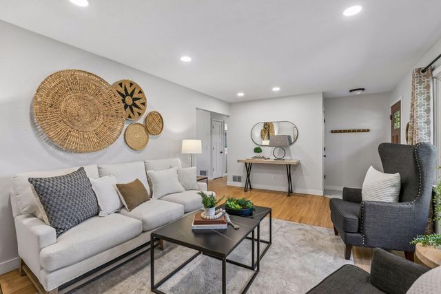 2966 Mildred Drive, Roseville, MN 55113