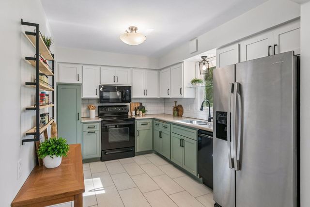 2966 Mildred Drive, Roseville, MN 55113