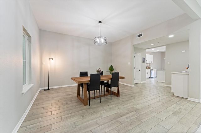 48 Bayou Pointe Drive, Houston, TX 77063