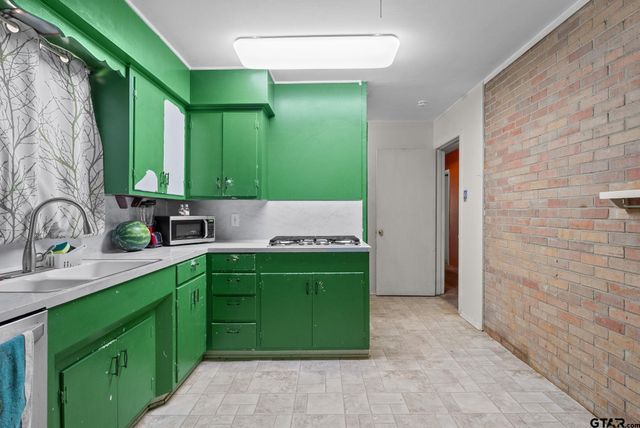 2002 Faulkner St., Tyler, TX 75701