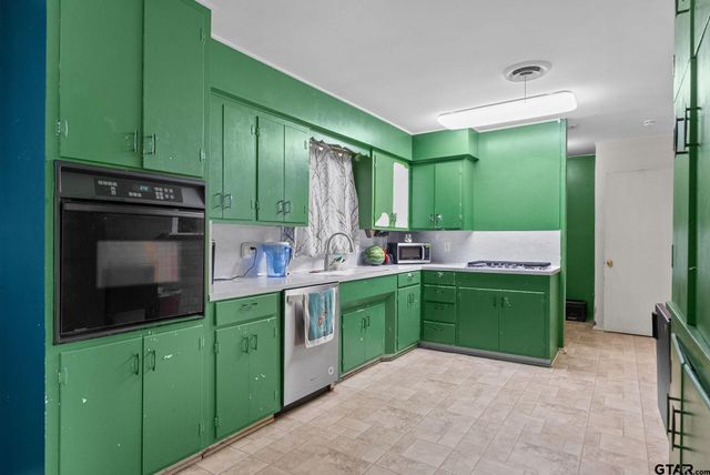 2002 Faulkner St., Tyler, TX 75701