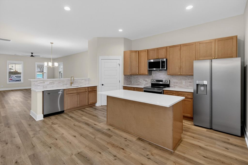 Image 10 of property listing at 459 Sablewood Drive, Huger, SC 29450