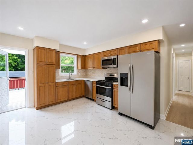 28 Carr Street 1, Pompton Lakes, NJ 07442