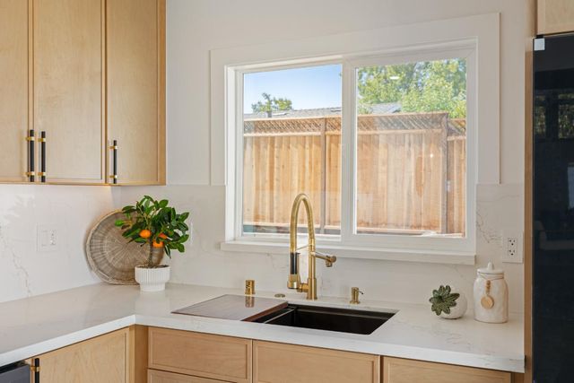 1022 E Evelyn Avenue, Sunnyvale, CA 94086