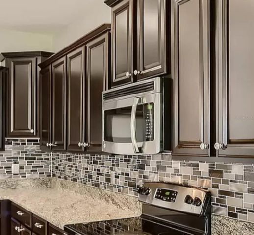 2252 GRANTHAM AVENUE, Davenport, FL 33837