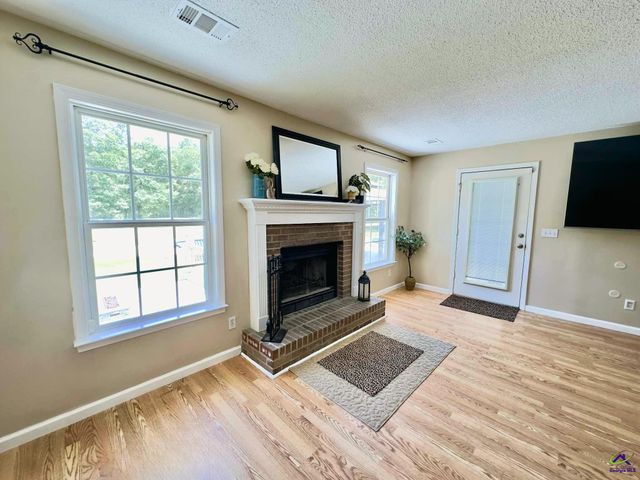 634 Old Perry Road, Kathleen, GA 31047