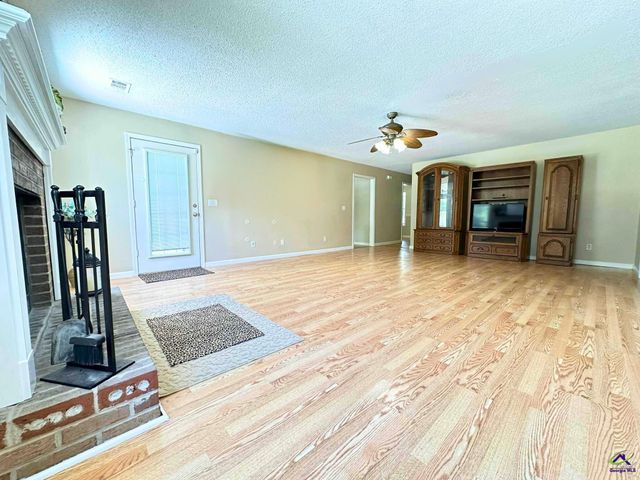 634 Old Perry Road, Kathleen, GA 31047