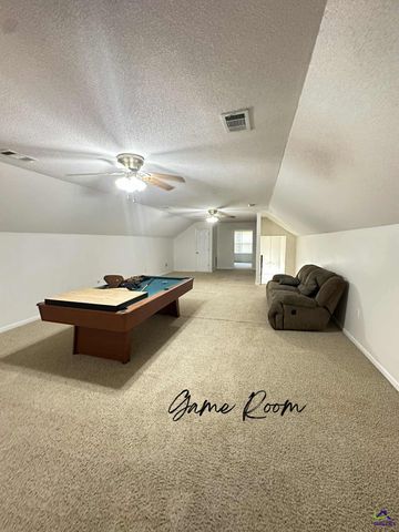 634 Old Perry Road, Kathleen, GA 31047