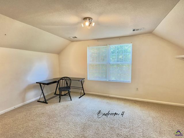 634 Old Perry Road, Kathleen, GA 31047