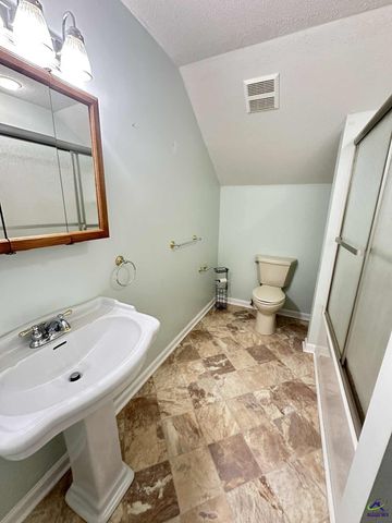 634 Old Perry Road, Kathleen, GA 31047