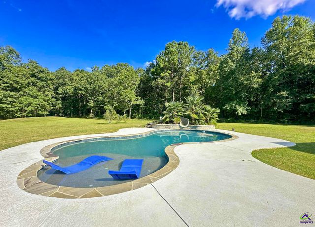 634 Old Perry Road, Kathleen, GA 31047