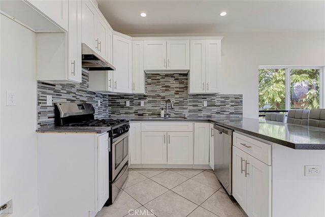 6821 Agnes Ave., North Hollywood, CA 91605