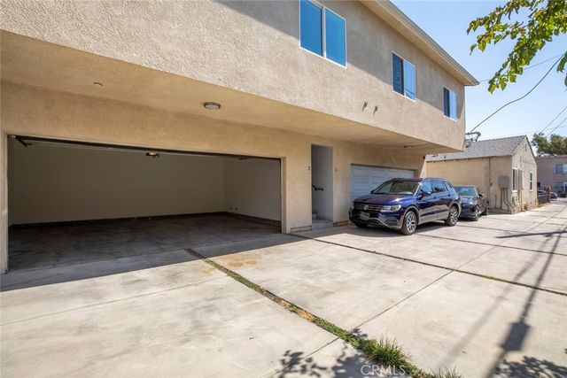 6821 Agnes Ave., North Hollywood, CA 91605
