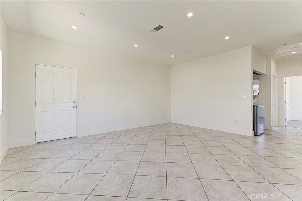 6821 Agnes Ave., North Hollywood, CA 91605
