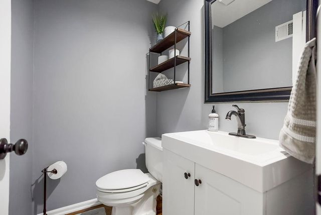 15142 Oakmont Street, Overland Park, KS 66221