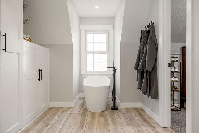 15142 Oakmont Street, Overland Park, KS 66221