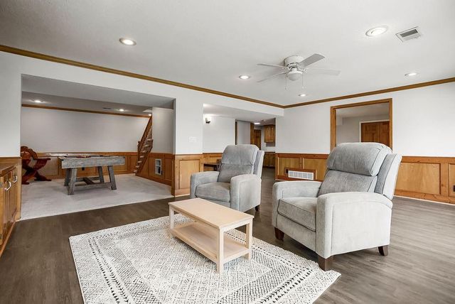 15142 Oakmont Street, Overland Park, KS 66221