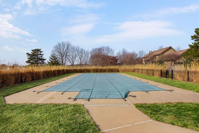 15142 Oakmont Street, Overland Park, KS 66221