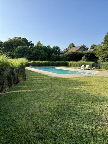 15142 Oakmont Street, Overland Park, KS 66221