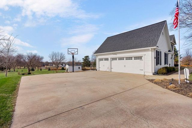 15142 Oakmont Street, Overland Park, KS 66221