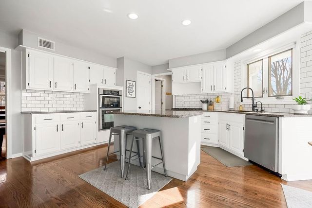 15142 Oakmont Street, Overland Park, KS 66221