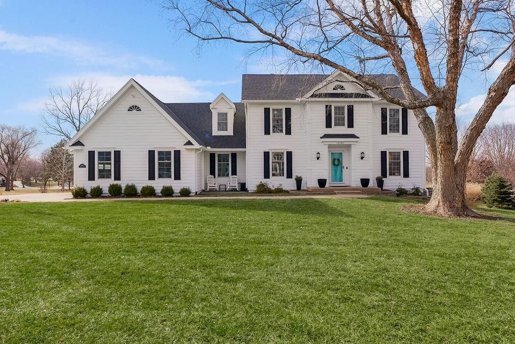 15142 Oakmont Street, Overland Park, KS 66221