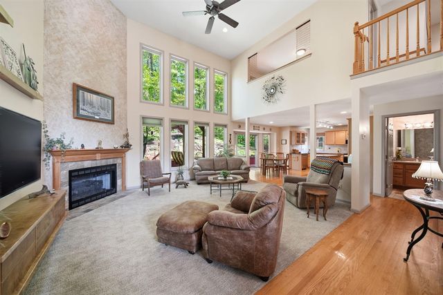 8352 Alta Vista Drive, Pinckney, MI 48169