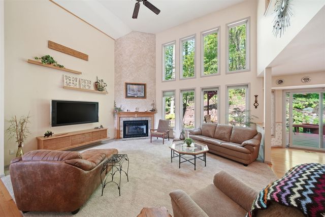 8352 Alta Vista Drive, Pinckney, MI 48169