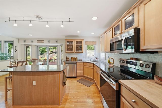 8352 Alta Vista Drive, Pinckney, MI 48169