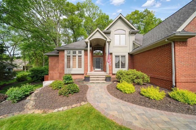 8352 Alta Vista Drive, Pinckney, MI 48169