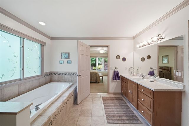 8352 Alta Vista Drive, Pinckney, MI 48169