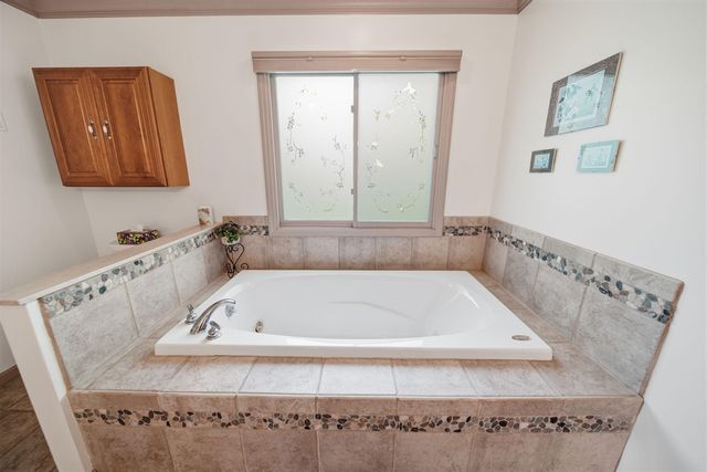 8352 Alta Vista Drive, Pinckney, MI 48169
