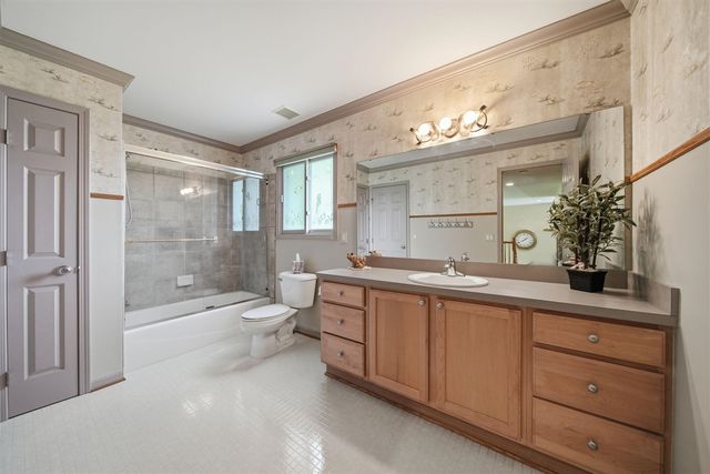 8352 Alta Vista Drive, Pinckney, MI 48169